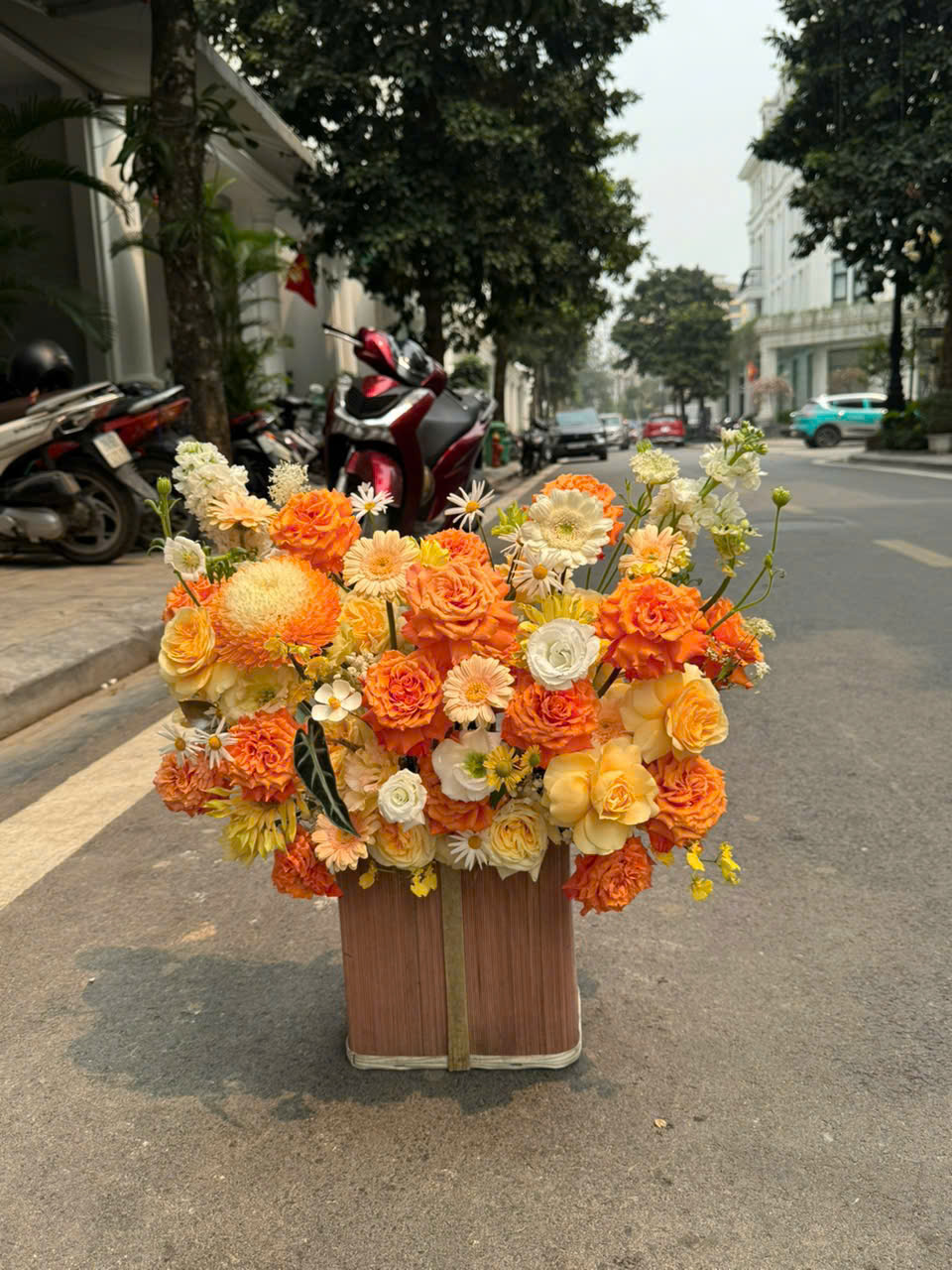 Giỏ hoa khai trườn chúc mừng đỏ