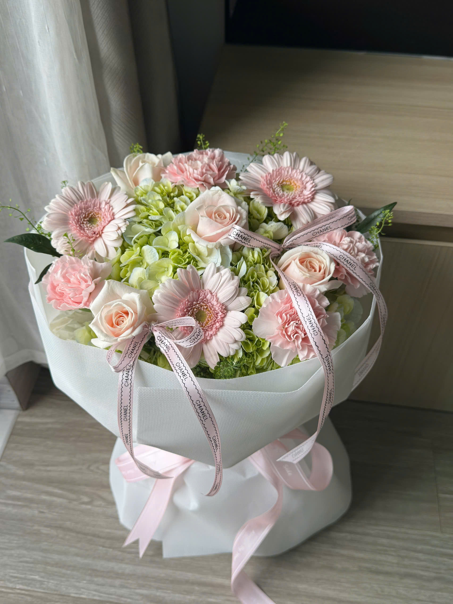 Tú cầu xanh mix hoa tone hồng