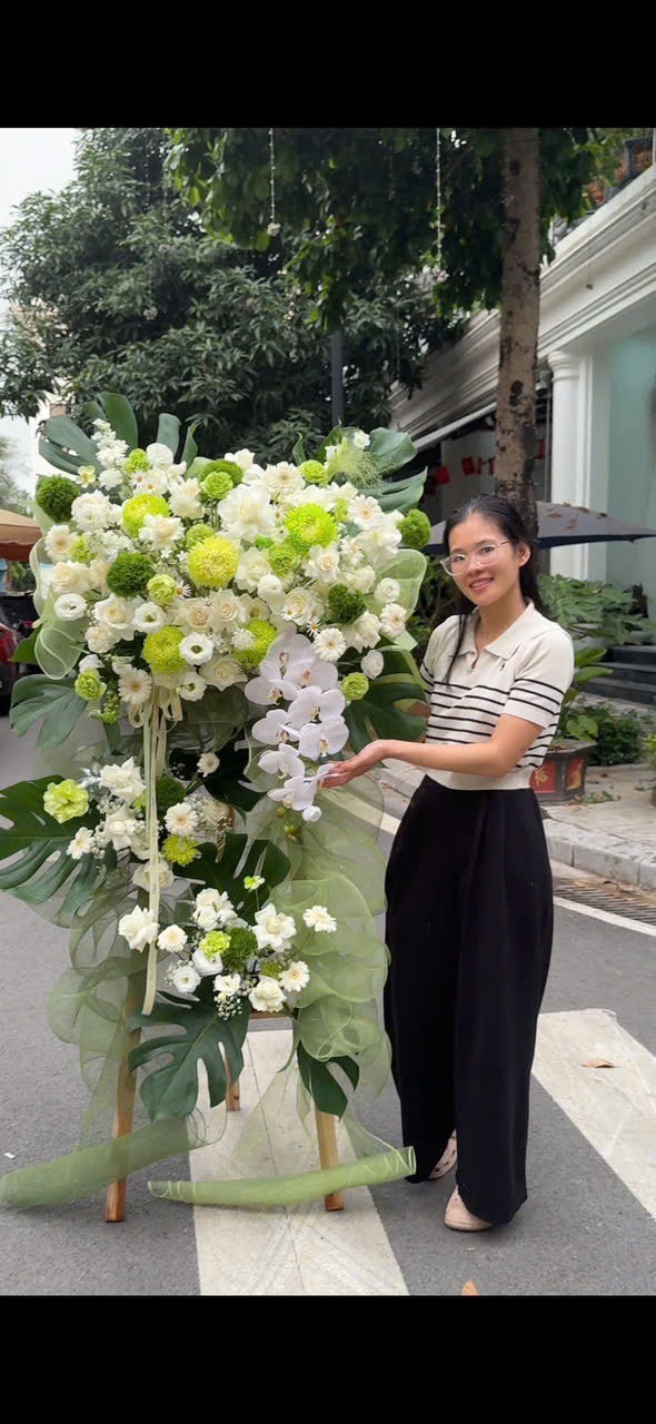 Kệ hoa khai trương tone xanh trắng