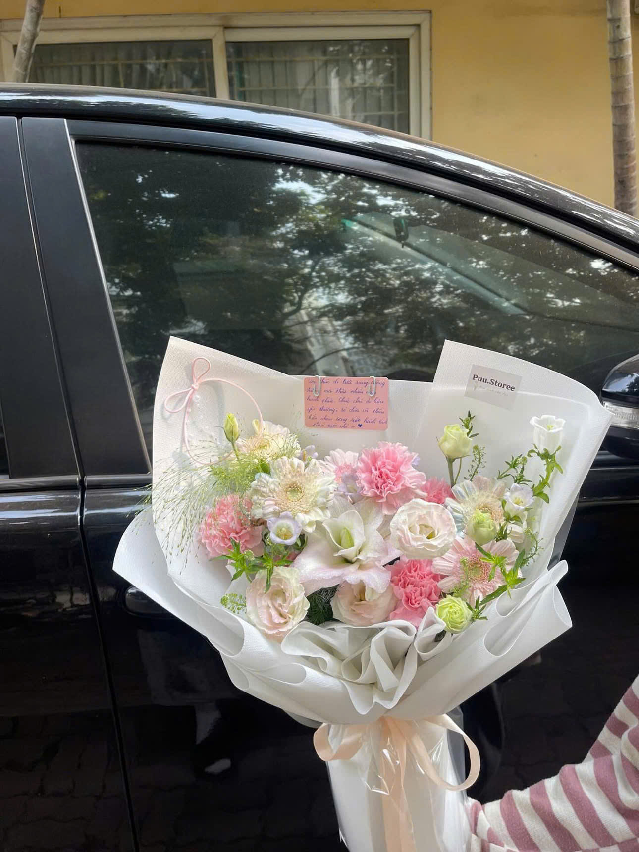 Hoa tặng yêu thương